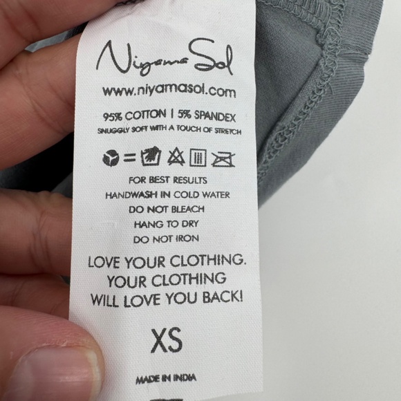 Niyama Sol Gray Short Sleeve Tee - Picture 7 of 9